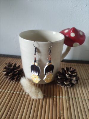 Boucles d’oreilles kokeshi jaune