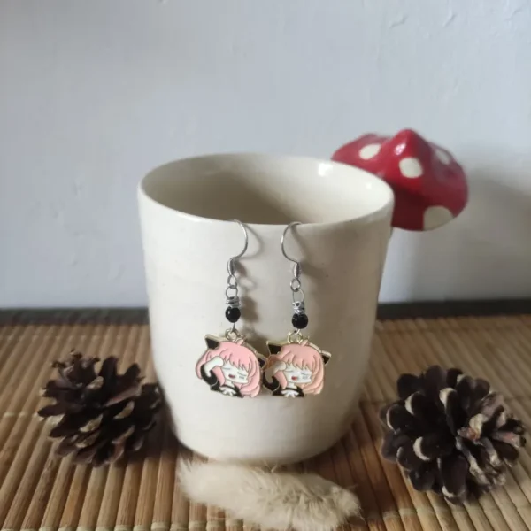 Boucles d'oreilles Anya- Spy x Family-manga-Funnycreation-artisan couturière-boutique écoresponsable-textile seconde main-bijoux-coussins-linge de maisons-cuisine-décorations-enfant-idées cadeaux-vichy-2